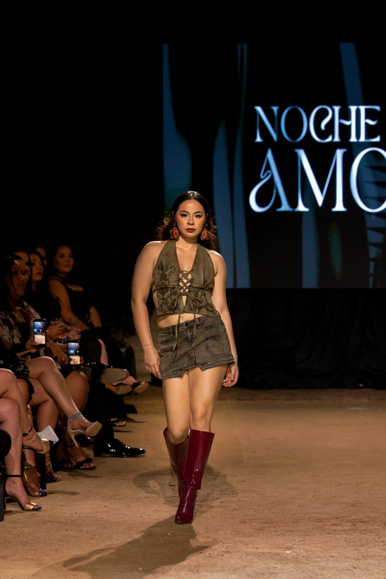 Noche de Amor runway look 1