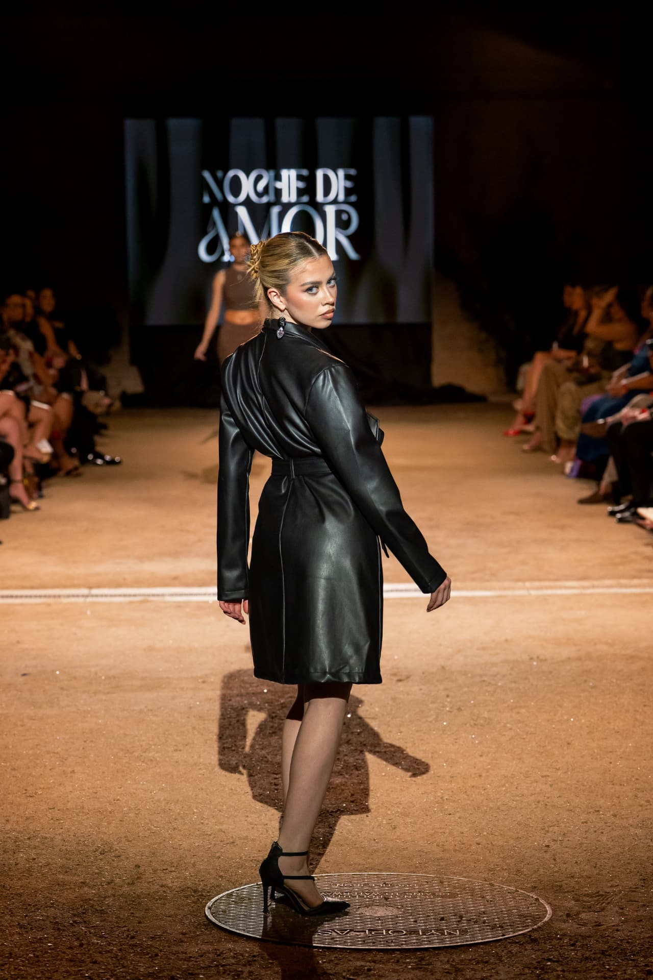 Noche de Amor runway look 8